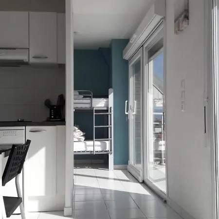 Proche Avec Parking Et Balcon à - Fr-1-482-58 *